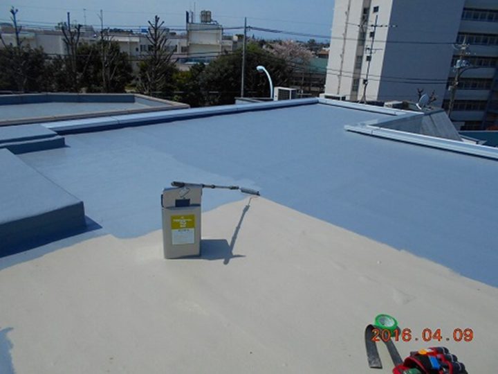 屋上防水　トップコート（上塗り）塗布