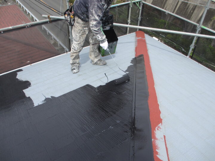 工種：屋根塗装　第１回目塗装