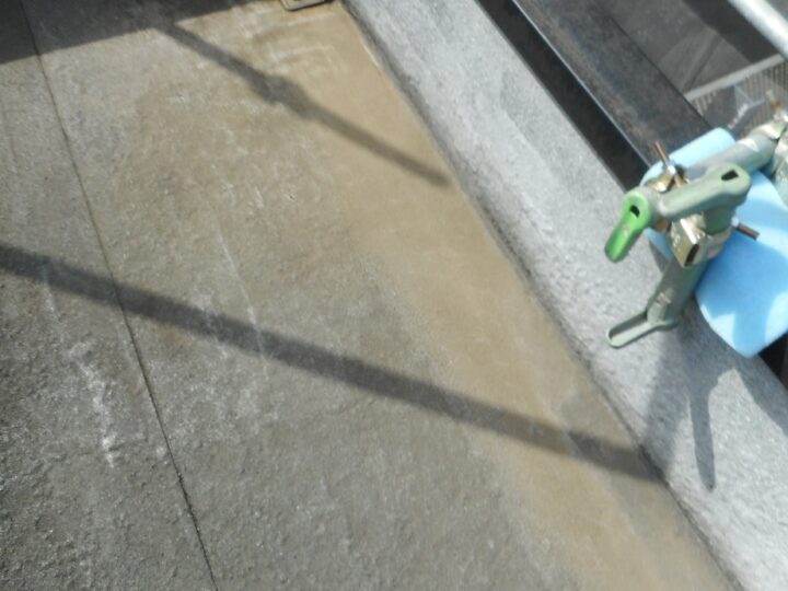 屋上防水工事　カチオン材塗布